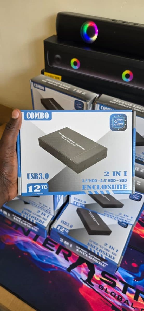 2-in-1 enclosures that accept both 3.5" and 2.5" SATA HDD/SSD preview 2