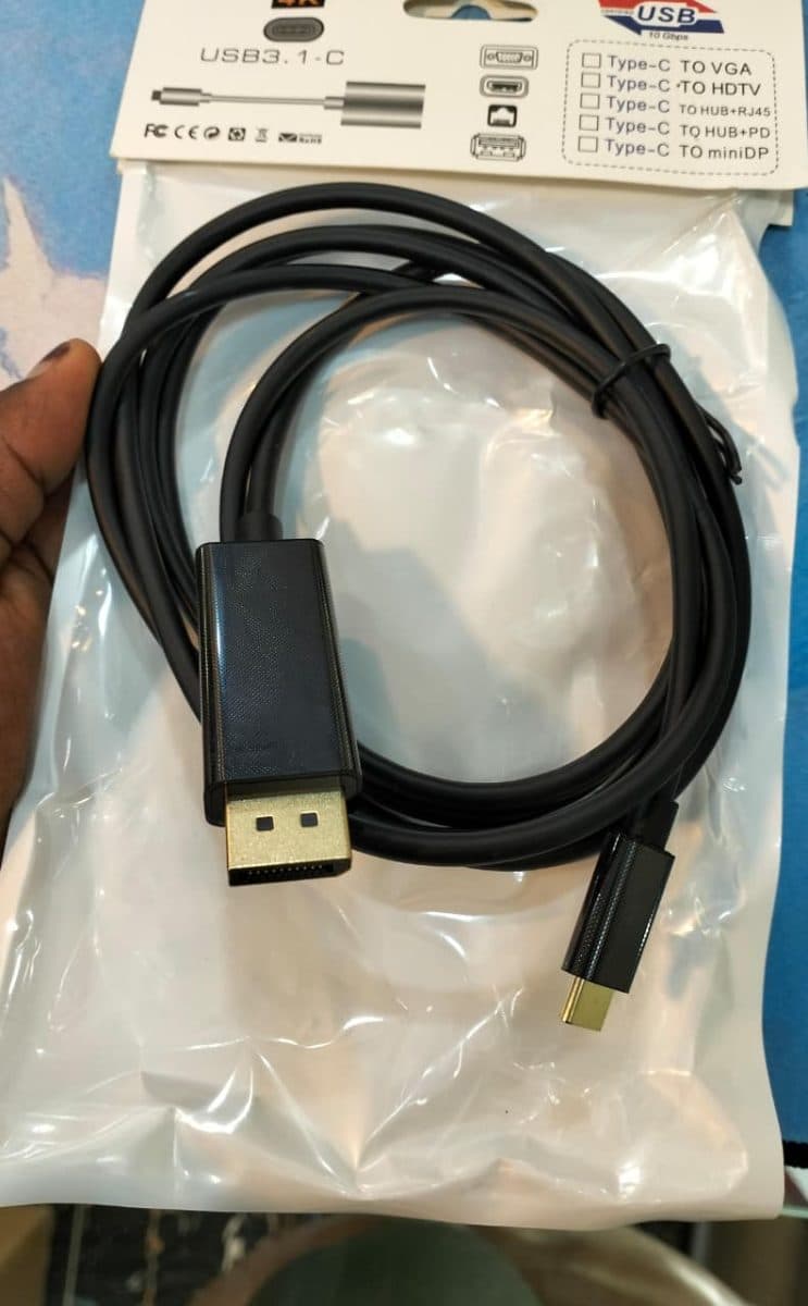 USB-C to DisplayPort cable preview 2
